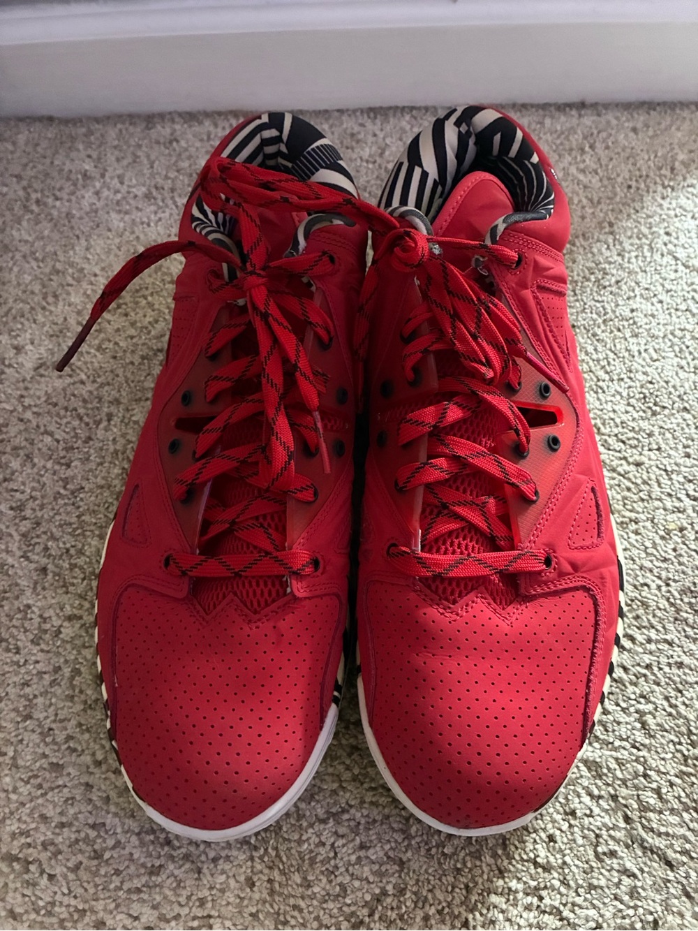 Basketball shoes